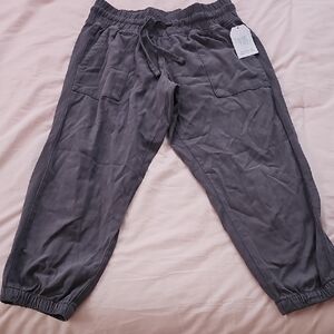 Time and Tru Gray Capris